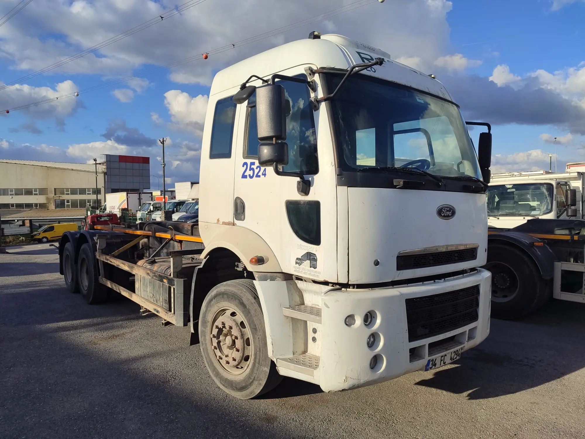 Cargo 2524 Kancalı Sistem