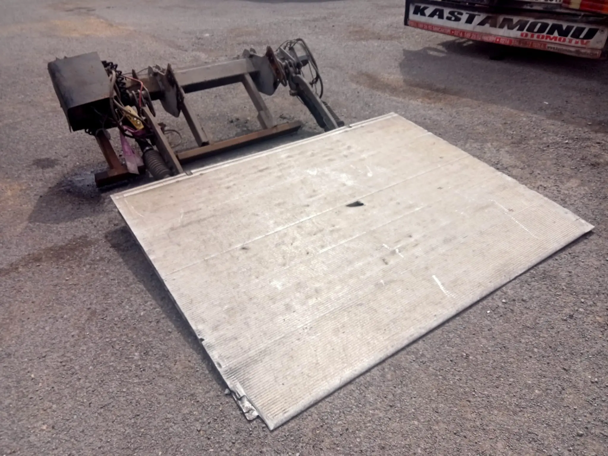 Alümiyum Lift 24 Volt ( Isuzu Wide )